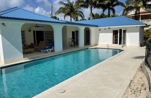 Halcyon Heights Villa | Detached villa, Holetown, private pool/garden near beach shops and restaurants