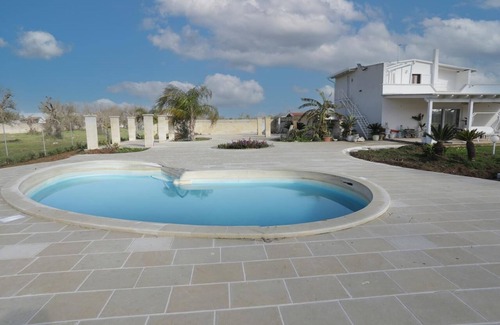 Leverano Apartment | Detached villa with pool 11x5