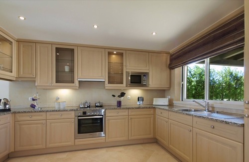 Lagos Villa | Detached villa with pool overlooking golf course, near Lagos centre, wifi.