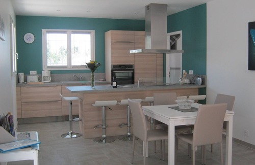 Robion Villa | Detached villa with * rating and air conditioning and views of the Luberon