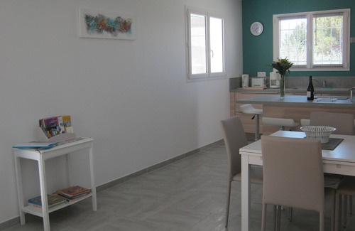 Robion Villa | Detached villa with * rating and air conditioning and views of the Luberon