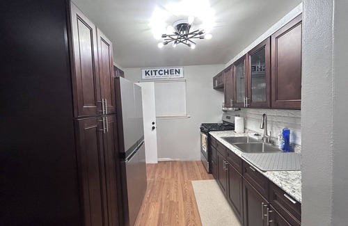 Taylor House | Detroit Global Getaway - Renovated 3BR House Near Airport - Minutes from Detroit