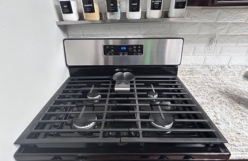 Taylor House | Detroit Global Getaway - Renovated 3BR House Near Airport - Minutes from Detroit