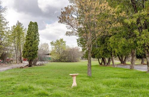 Riverview Apartment | Detroit Holiday Home, near Metropolitan Airport