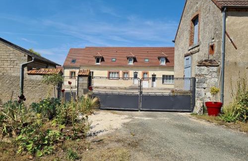Boulay-les-Barres House | Deux gîtes charmants près d'Orléans avec jardin et parking privatif - FR-1-590-577