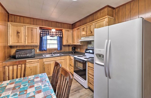 Greers Ferry Cabin | Devil’s Fork Resort Cabin w/Designated Boat Slip!