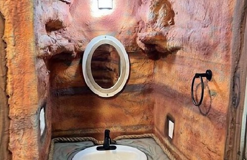 Bayfield Apartment | Devils Island Sea Cave Deluxe #6 on map