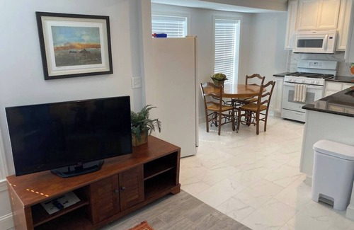 Wayne Apartment | Devon - Horse Show, History, Walk to Shops, Café's