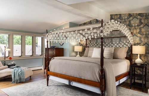 Lee Bed & Breakfast | Devonfield Inn B&B