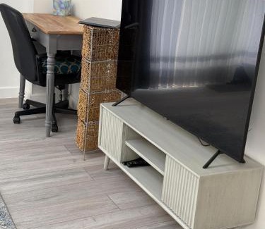 Preston Apartment | Devonshire - 1 Bedroom Apartment with Full Amenities