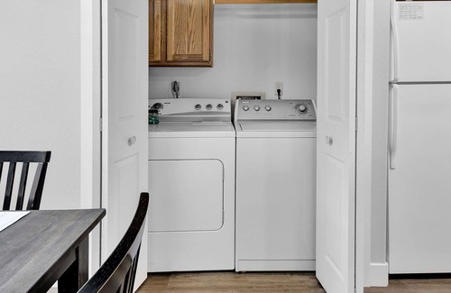 Mountain Home House | Dew Drop Inn - walkable to downtown Mountain Home, ID!