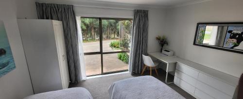 Whakatu House | Dewdrop Cottage