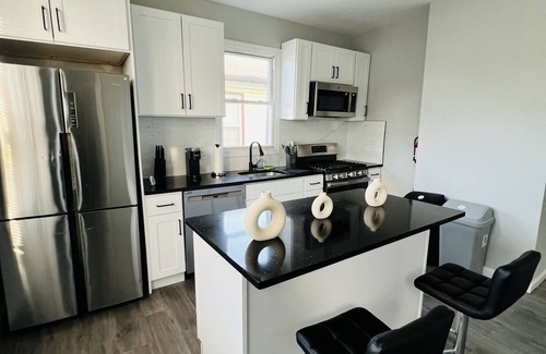 Weequahic House | Dewey Oasis: 8 minutes from airport!