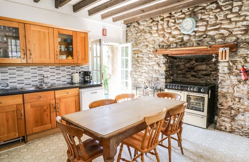 Aberaeron Cottage | DEWI VILLA, pet friendly, character holiday cottage in Aberaeron