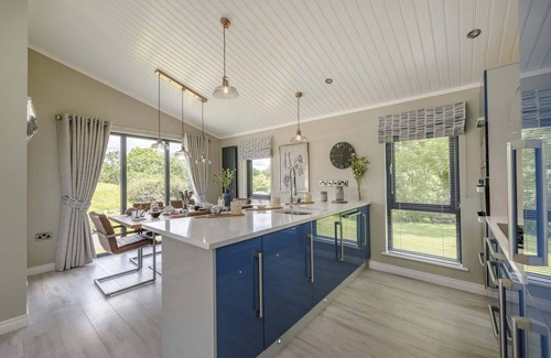 Penally House | Dewin Bach - Luxury Lodge Hot Tub Close to Beach