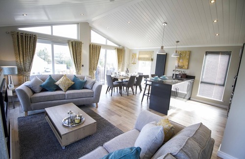 Penally House | Dewin Bach - Luxury Lodge Hot Tub Close to Beach