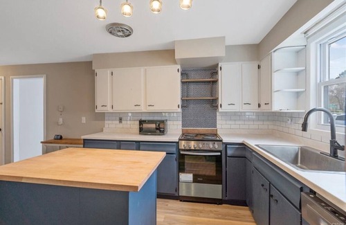 DeWitt Apartment | Dewitt 1st floor unit, close to Syracuse University, Hospitals, 2 bdrm