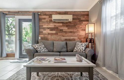 Old Seminole Heights House | Dexters Cottage Near Downtown and cafes