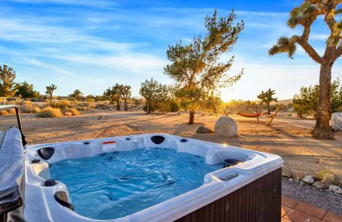 Yucca Valley House | Dez-Art Retreat