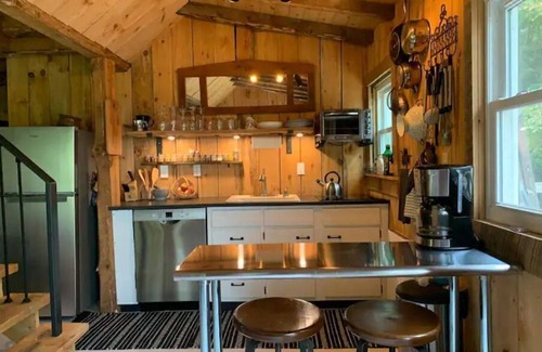 South Kortright House | Dezi's Retreat and Waterfall