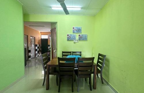 Kampung Gong Pauh House | Dfieza Homestay Chukai