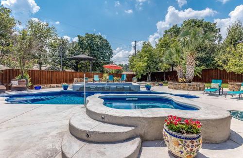 Irving House | DFW Large Vacation Retreat with Private Pool and Hot Tub