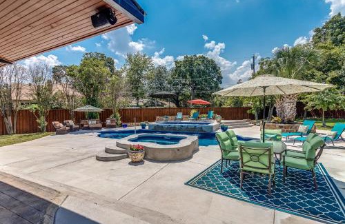 Irving House | DFW Large Vacation Retreat with Private Pool and Hot Tub