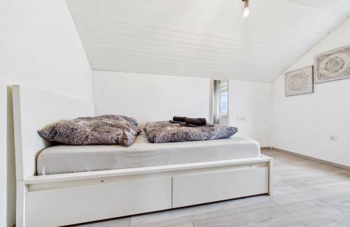 Sontheim an der Brenz Apartment | DG-Ferienwohnung nähe Legoland, mit großer Terrasse