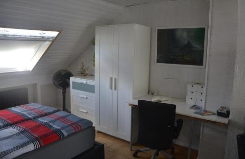 Volkhoven/Weiler House | DG-Zimmer