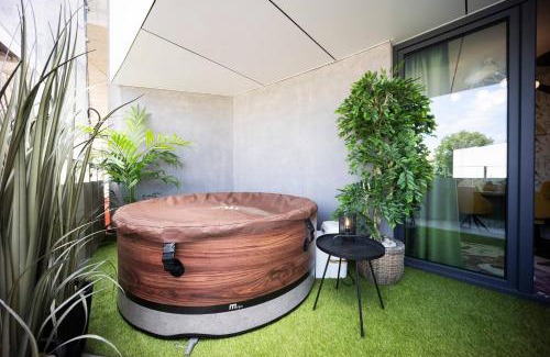 Brno-stred Apartment | DH Family and Whirlpool Premium Apartment 3kk, 2x SmartTV-NETFLIX, Big Terrace and Free Parking