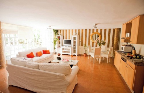 Dos Hermanas Apartment | Dhalia Vacation Home