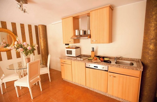 Dos Hermanas Apartment | Dhalia Vacation Home