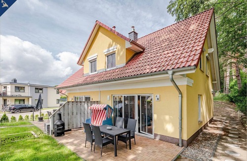 Korswandt House | DHH Kontraste - Ruhig Gelegene Doppelhaushälfte mit Sauna und Terrasse mit Strandkorb