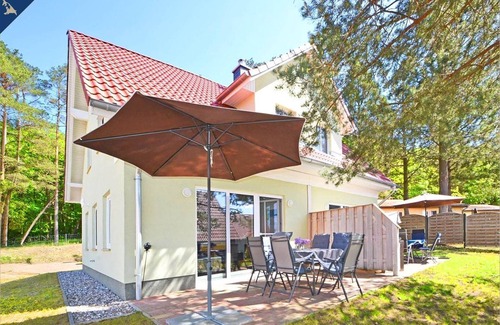 Korswandt House | DHH Waldhaus 6 - Gemütliche DHH für 5 Personen mit Kamin und Sauna/Wlan, Stellplatz, Wama