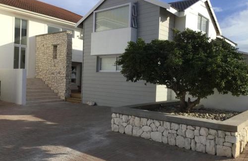 L'Agulhas Apartment | D’Hub guest cottage