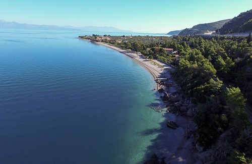 Sarakiniko Apartment | Diakopto beachfront, extra comfort 3BR family apartment (Punda Beach)