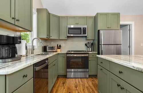 Penrose House | Dialed Inn in Hendersonville | 3 Bed, 2 Bath