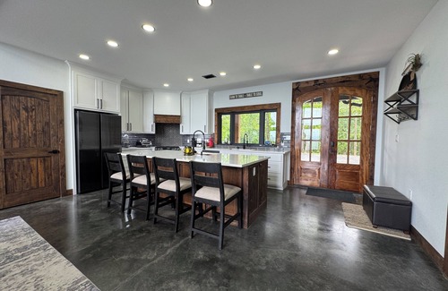 Quitman House | Diamond Bluff Lodge on Greers Ferry Lake