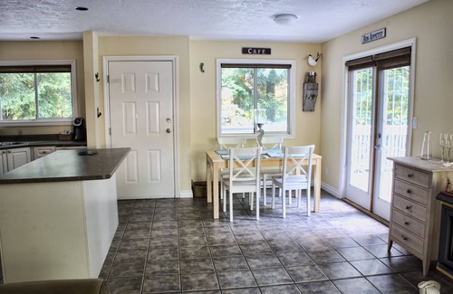 Juan de Fuca Electoral Area Cottage | Diamond Cottage, close to Sooke, Shirley and Port Renfrew. 40 mins to Victoria