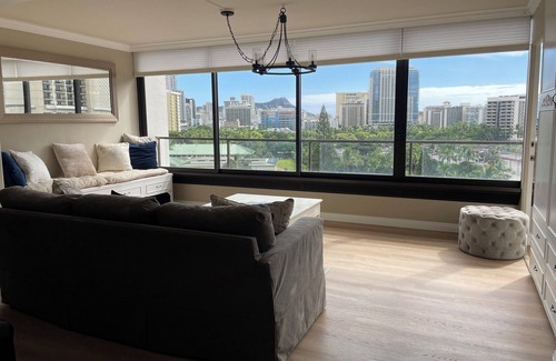 Waikiki Condo | Diamond Head and Ocean Views! 2BR/2BA + Parking Condo in Waikiki