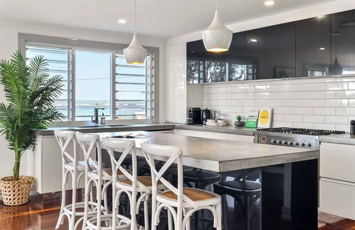 Budgewoi House | Diamond Head Manor - Pool, Water Views, Central