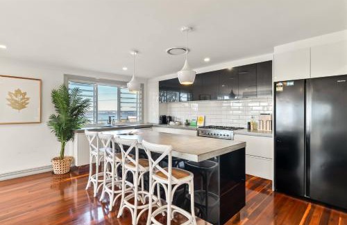 Budgewoi House | Diamond Head Manor - Pool, Water Views, Central