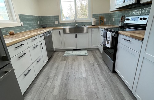 Spenard House | Diamond in the rough, in the heart of West Anchorage!