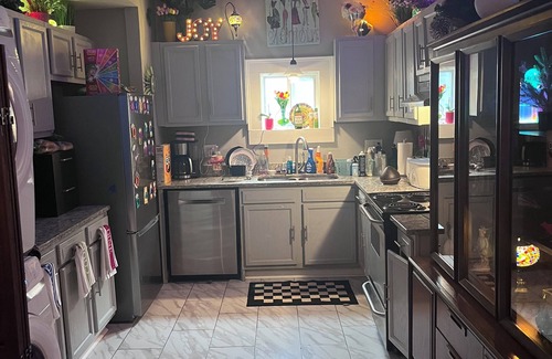 Pittsburgh Villa | Diamond in the Ruff. 1-bedroom villa with private office and studio.