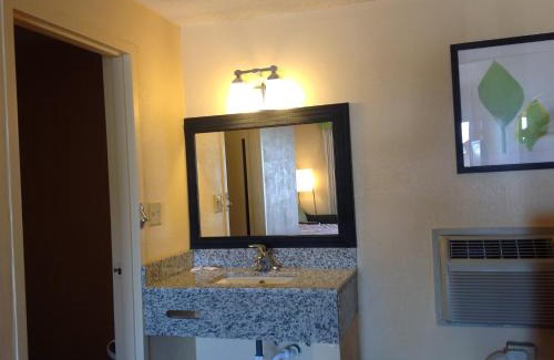 Richmond Hotel | DIAMOND INN & SUITES
