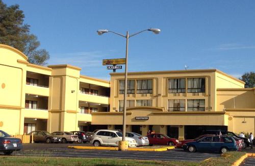 Richmond Hotel | DIAMOND INN & SUITES