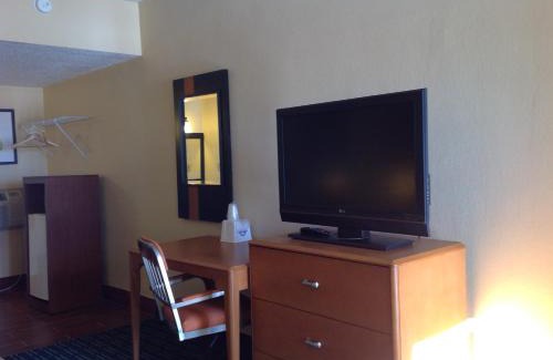 Richmond Hotel | DIAMOND INN & SUITES