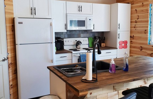 Highland Grove House | Diamond lake waterfront cottage just west of Bancroft