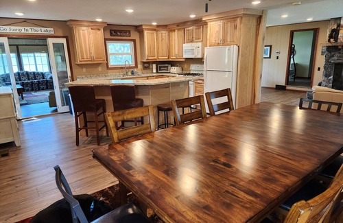 Atwater House | Diamond Lake Cabin - perfect for families