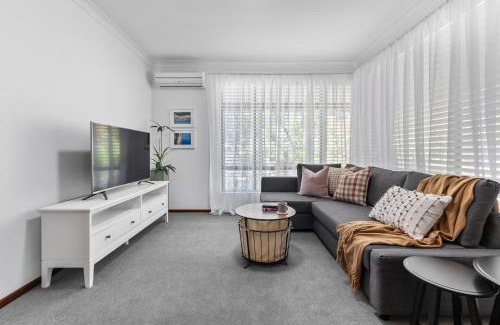 Allanson House | Diamond Lake Escape